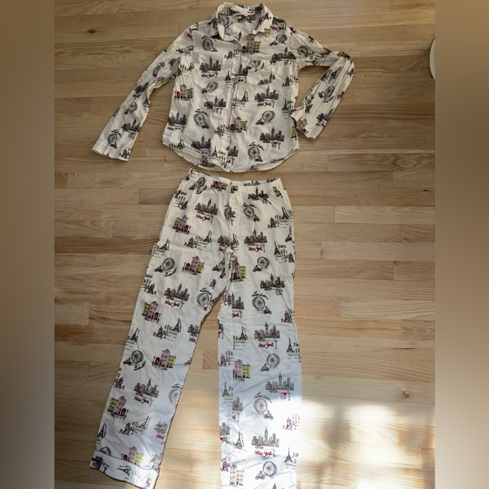 Victoria's Secret Travel Pajama Set. NYC, Paris, London.